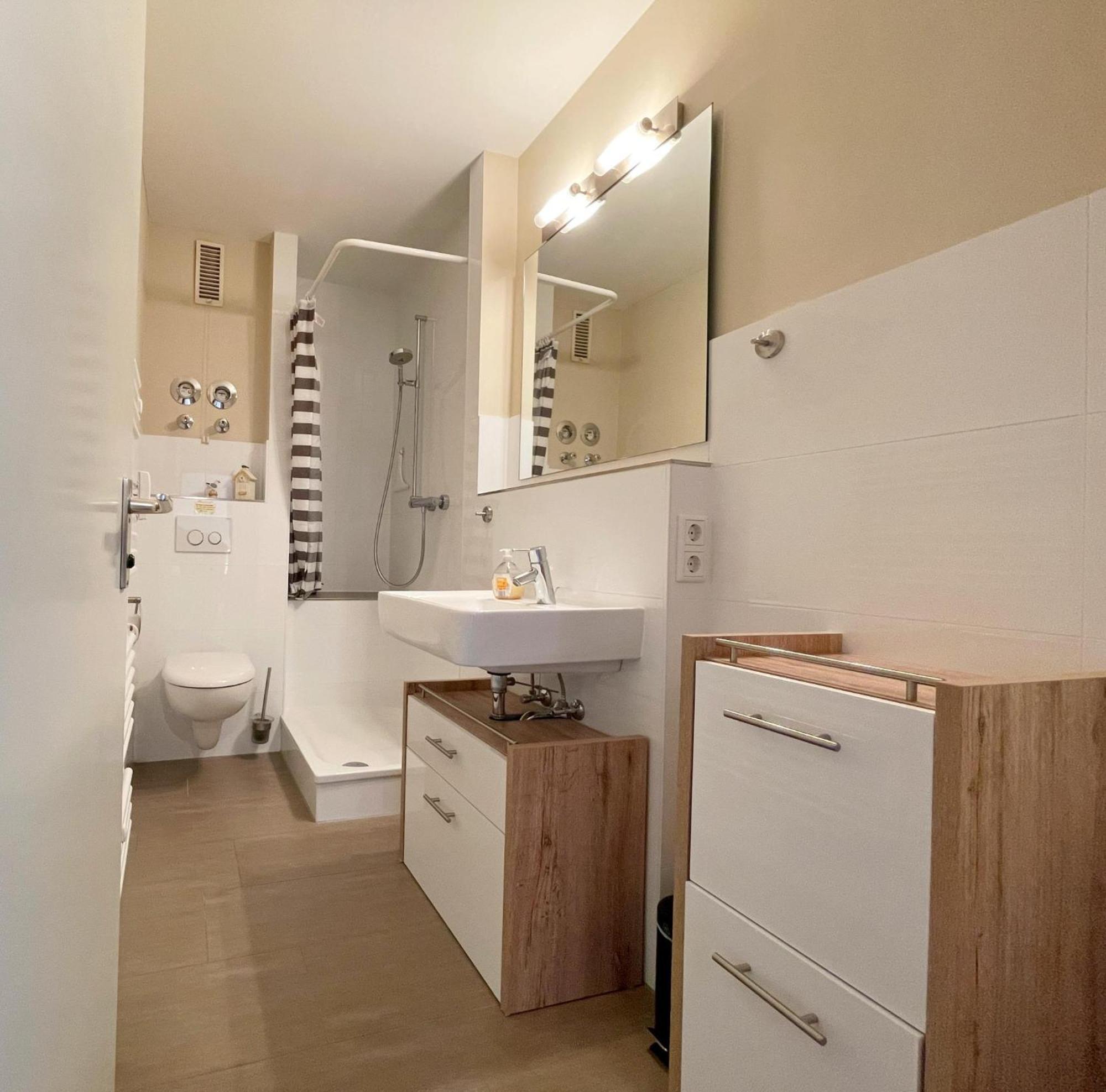 Im Ruhigen Mit Balkon Apartment